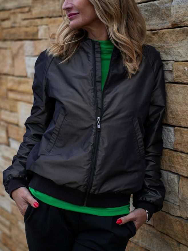 Hledáte vánoční dárek, který potěší nejen pod stromečkem, ale i při každém nošení? Bunda BETY je kousek, který sluší a...